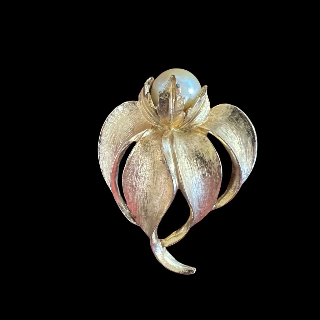 Cathe Brooch Flower Faux Pearl Gold Tone Vintage Pin